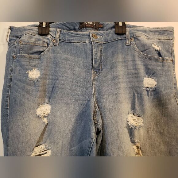 Torrid Premium Denim Medium Wash Distressed Boyfriend Jeans size 22w - Picture 9 of 9